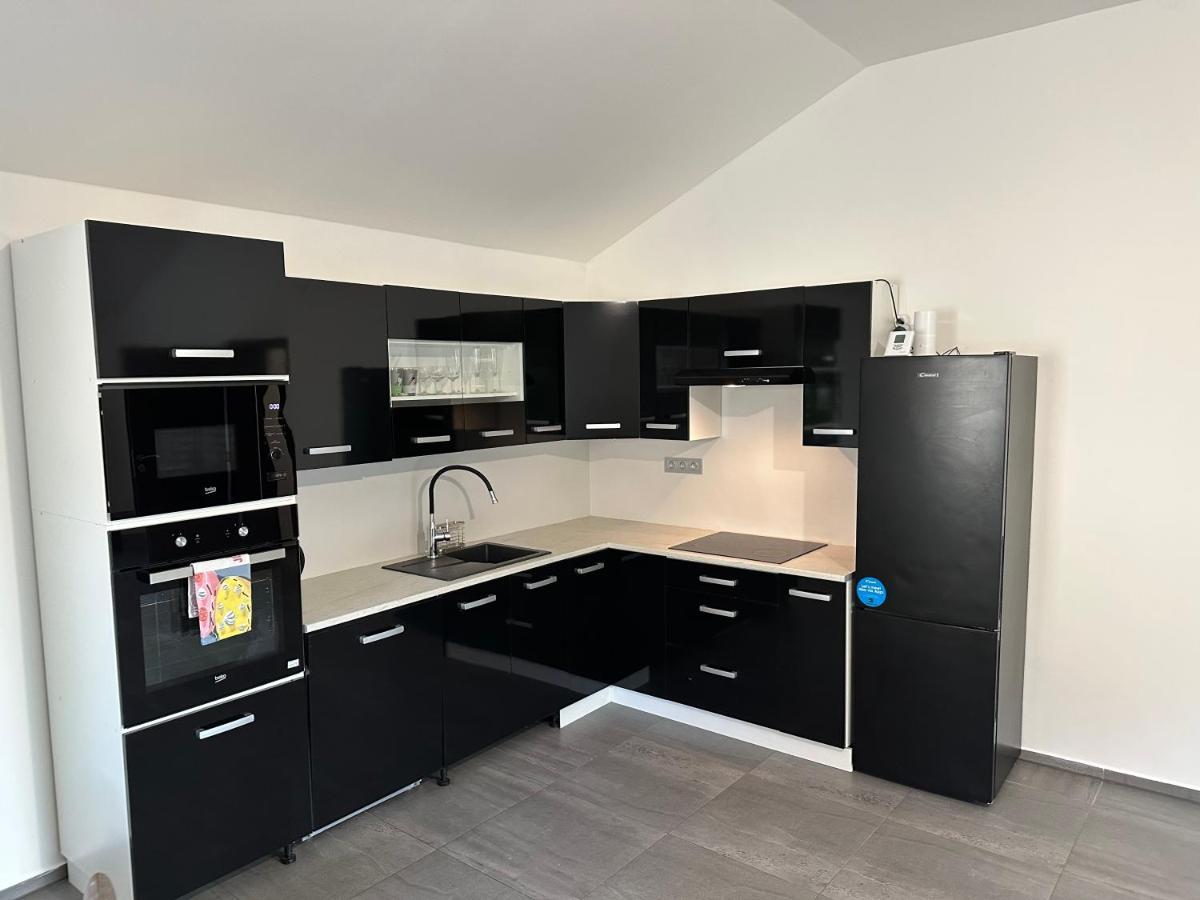 פראג Apartman Byt 75M2 Klid Priroda Pro Rodinu מראה חיצוני תמונה
