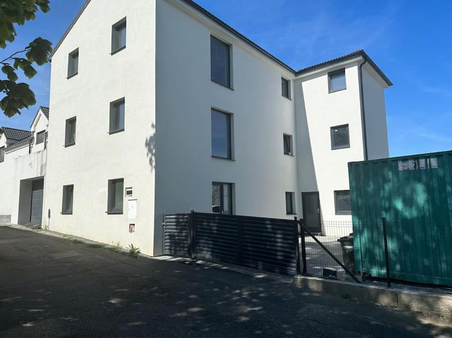 פראג Apartman Byt 75M2 Klid Priroda Pro Rodinu מראה חיצוני תמונה