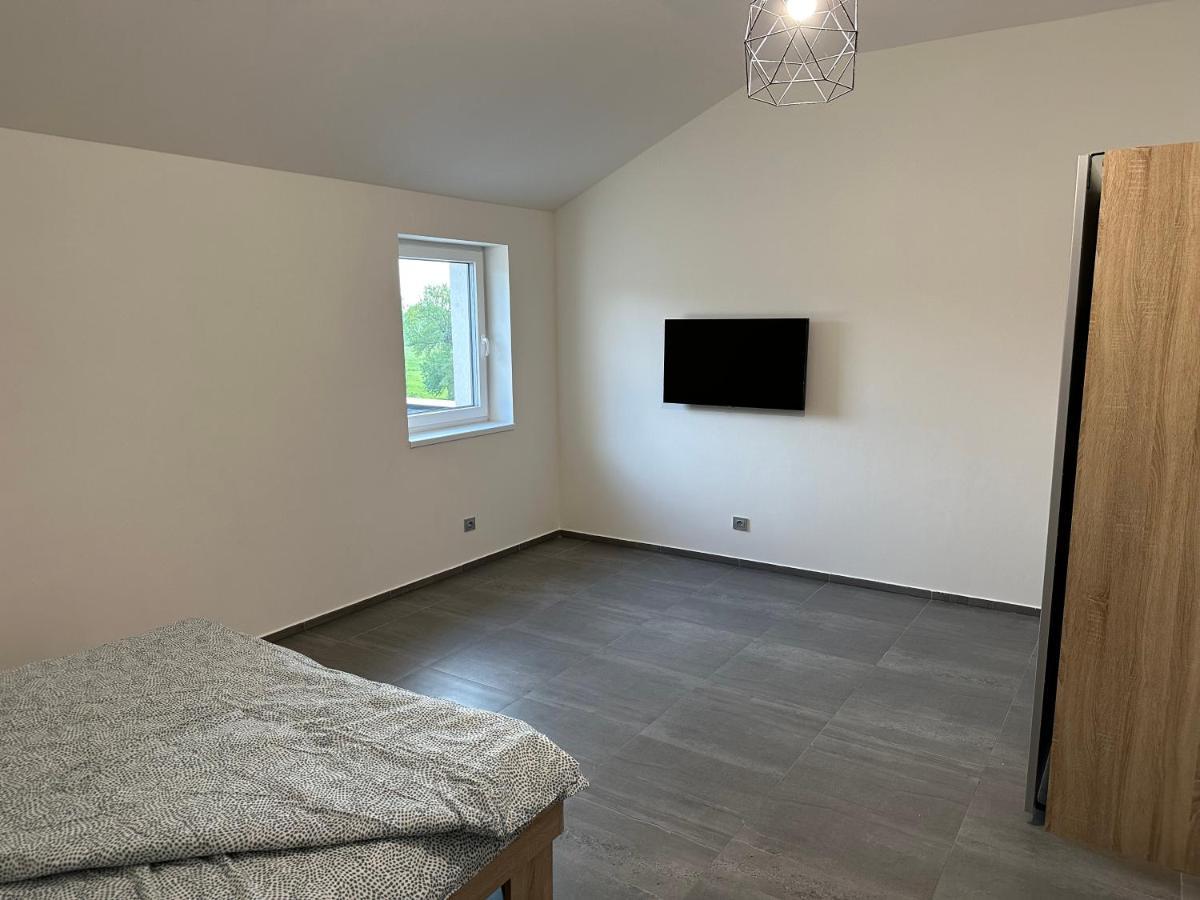 פראג Apartman Byt 75M2 Klid Priroda Pro Rodinu מראה חיצוני תמונה