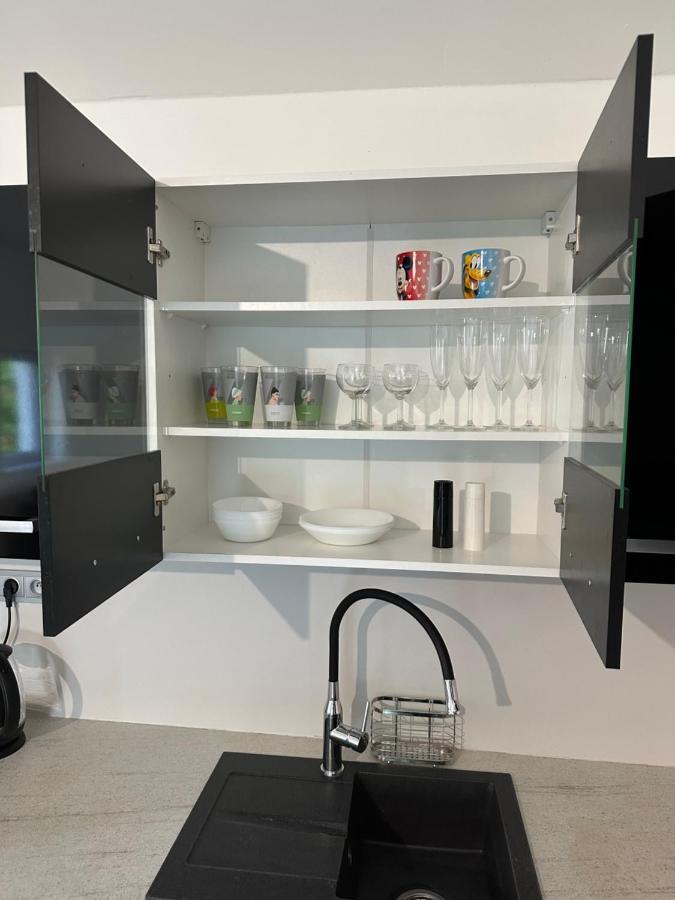 פראג Apartman Byt 75M2 Klid Priroda Pro Rodinu מראה חיצוני תמונה