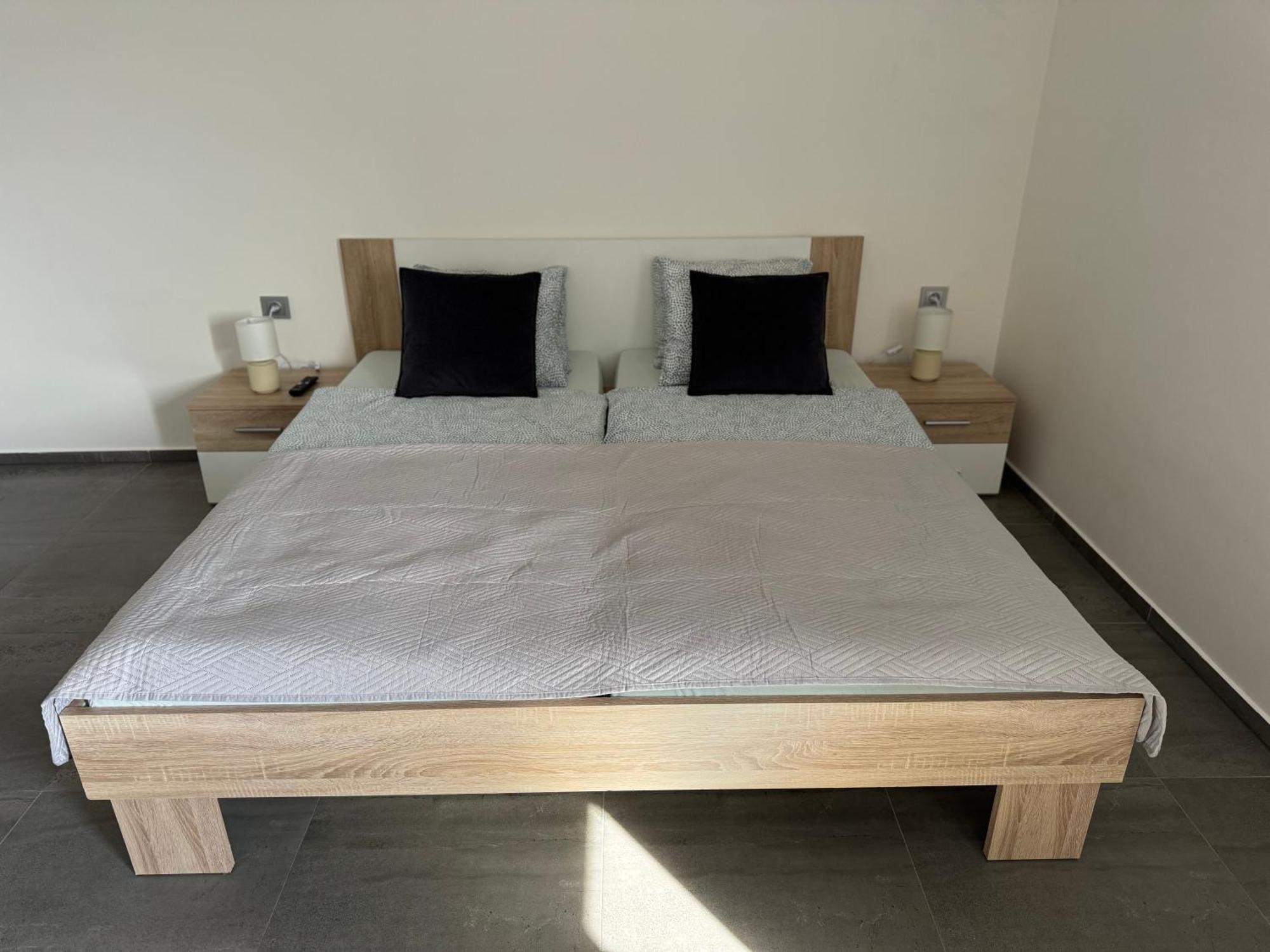 פראג Apartman Byt 75M2 Klid Priroda Pro Rodinu מראה חיצוני תמונה